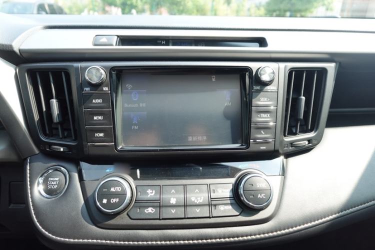 Used Toyota RAV4 2019 2.0L CVT Two-Wheel Drive Luxury Version China VI Standard Interior 6
