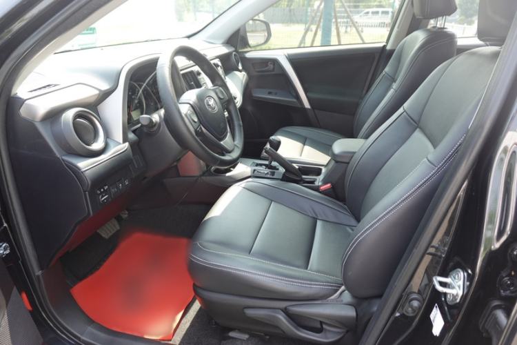 Used Toyota RAV4 2019 2.0L CVT Two-Wheel Drive Luxury Version China VI Standard Interior 8