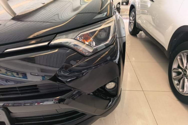 Used Toyota RAV4 2019 2.0L CVT Two-Wheel Drive Luxury Version China VI Standard Left Front Headlight