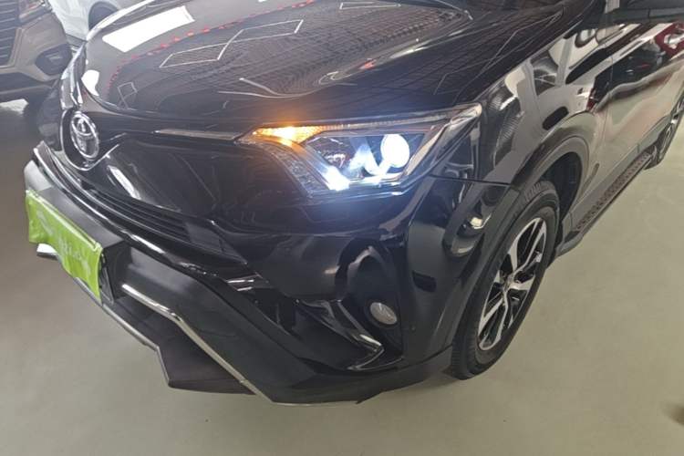 Used Toyota RAV4 2019 2.0L CVT Two-Wheel Drive Luxury Version China VI Standard Left Front Headlight