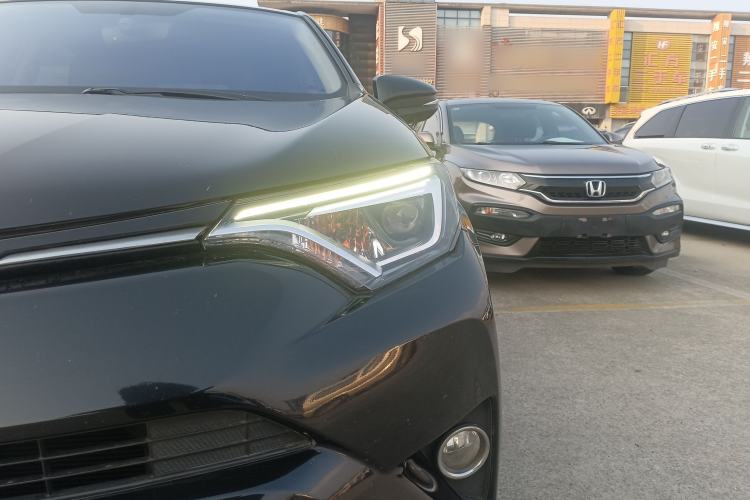 Used Toyota RAV4 2019 2.0L CVT Two-Wheel Drive ZhiShang Version China VI Standard Left Front Headlight