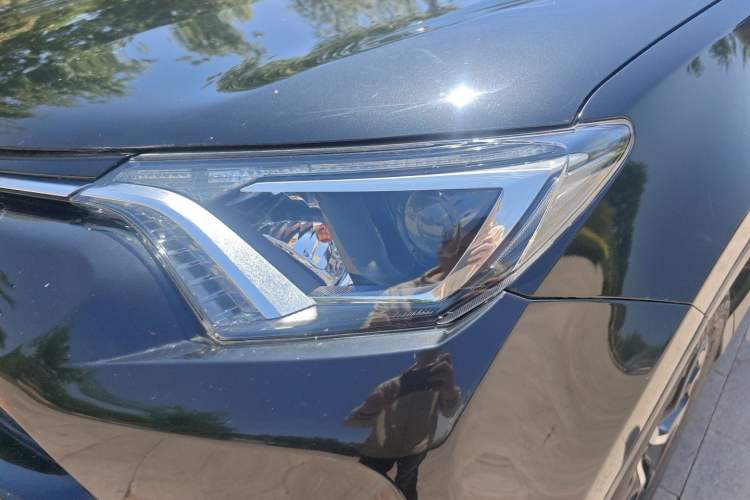 Used Toyota RAV4 2019 2.0L CVT Two-Wheel Drive Luxury Version China VI Standard Left Front Headlight