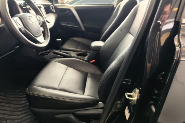Used Toyota RAV4 2019 2.0L CVT Two-Wheel Drive Luxury Version China VI Standard Left Front Seat