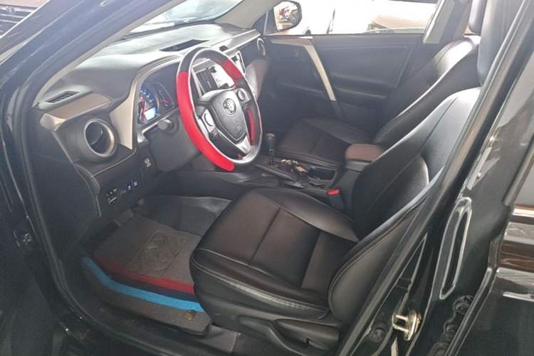 Used Toyota RAV4 2019 2.0L CVT Two-Wheel Drive Luxury Version China VI Standard Left Front Seat
