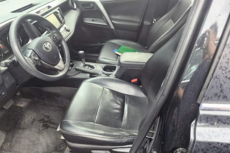 Used Toyota RAV4 2019 2.0L CVT Two-Wheel Drive Fashion X Limited Edition China VI Standard Left Front Seat