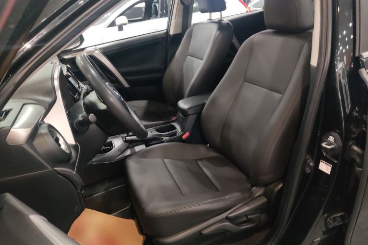 Used Toyota RAV4 2019 2.0L CVT Two-Wheel Drive Luxury Version China VI Standard Left Front Seat
