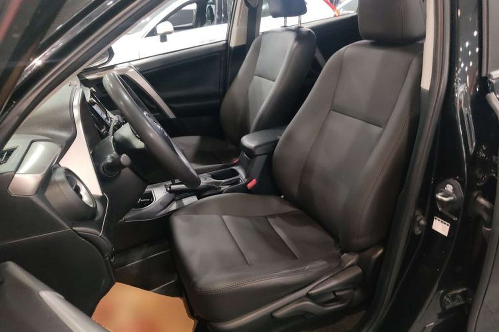Used Toyota RAV4 2019 2.0L CVT Two-Wheel Drive Luxury Version China VI Standard Left Front Seat