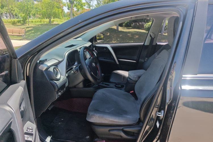 Used Toyota RAV4 2019 2.0L CVT Two-Wheel Drive Luxury Version China VI Standard Left Front Seat