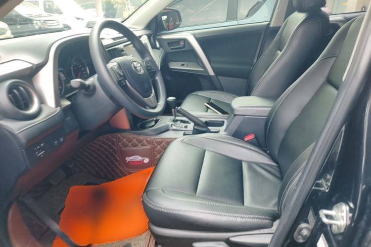 Used Toyota RAV4 2019 2.0L CVT Two-Wheel Drive Fashion X Limited Edition China VI Standard Left Front Seat