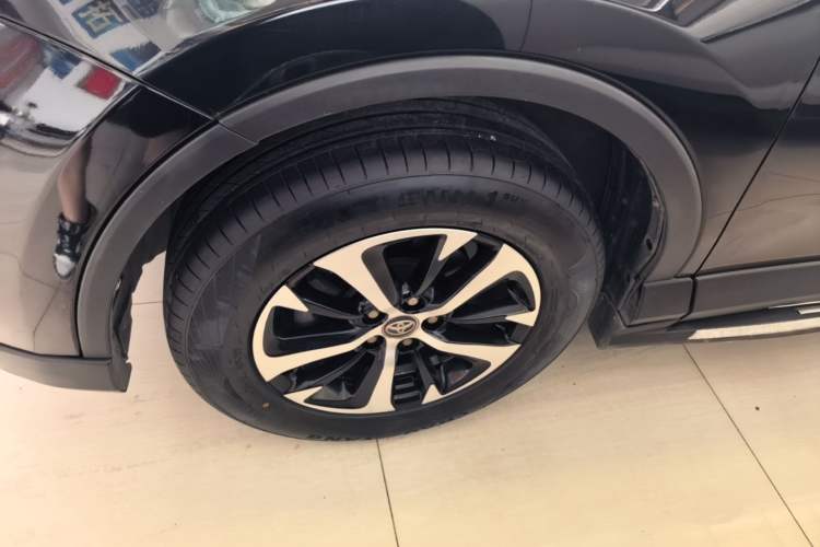 Used Toyota RAV4 2019 2.0L CVT Two-Wheel Drive Luxury Version China VI Standard Left Front Wheel Hub