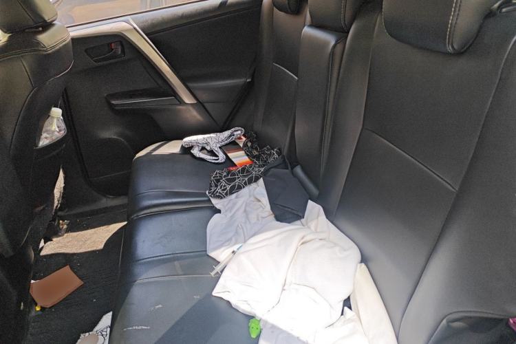 Used Toyota RAV4 2019 2.0L CVT Two-Wheel Drive Fashion X Limited Edition China VI Standard Left Rear Seat