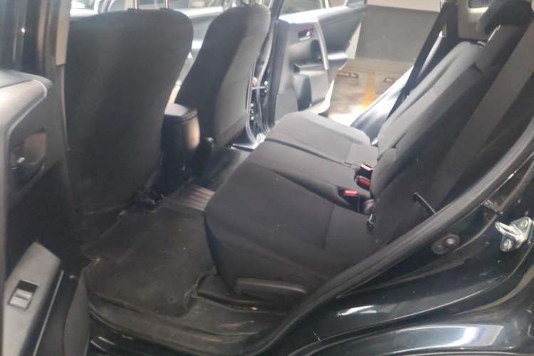 Used Toyota RAV4 2019 2.0L CVT Two-Wheel Drive Luxury Version China VI Standard Left Rear Seat