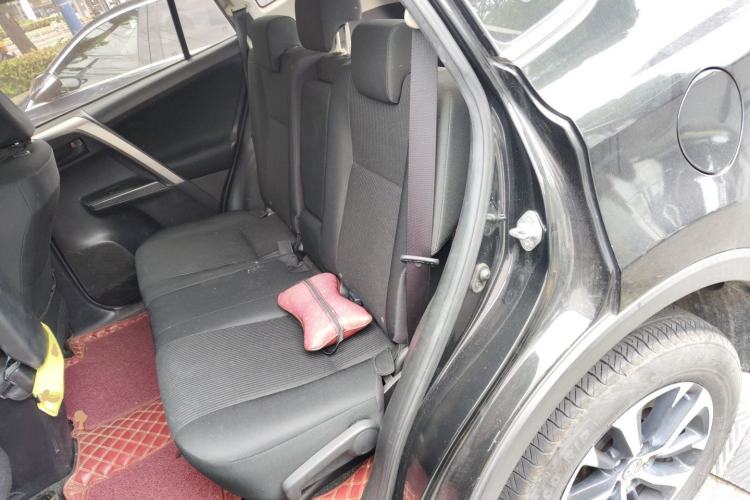 Used Toyota RAV4 2019 2.0L CVT Two-Wheel Drive Pioneer Edition China V Standard Left Rear Seat