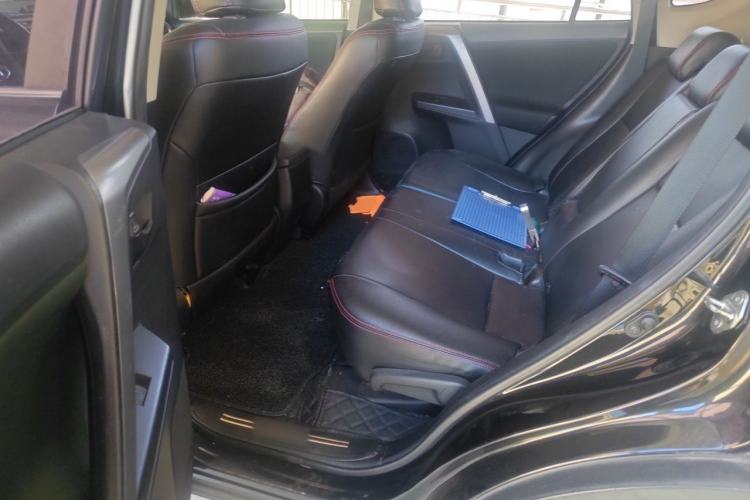 Used Toyota RAV4 2019 2.0L CVT Two-Wheel Drive Fashion X Limited Edition China V Standard Left Rear Seat