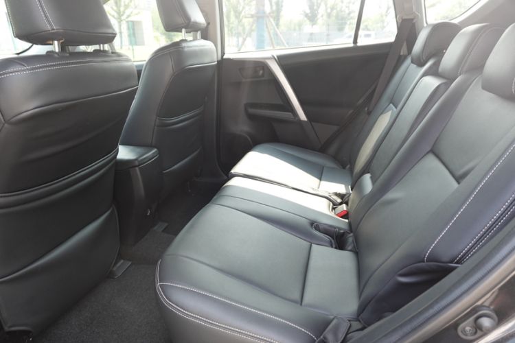 Used Toyota RAV4 2019 2.0L CVT Two-Wheel Drive Luxury Version China VI Standard Left Rear Seat