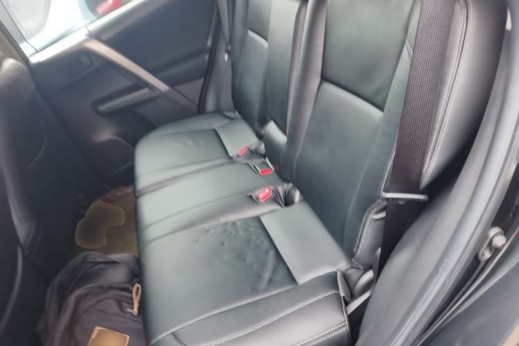 Used Toyota RAV4 2019 2.0L CVT Two-Wheel Drive Fashion X Limited Edition China VI Standard Left Rear Seat