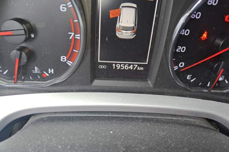 Used Toyota RAV4 2019 2.0L CVT Two-Wheel Drive Fashion X Limited Edition China VI Standard Odometer Close Up