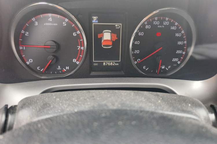 Used Toyota RAV4 2019 2.0L CVT Two-Wheel Drive Fashion X Limited Edition China VI Standard Odometer Close Up
