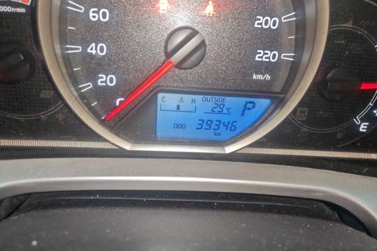 Used Toyota RAV4 2019 2.0L CVT Two-Wheel Drive Luxury Version China VI Standard Odometer Close Up