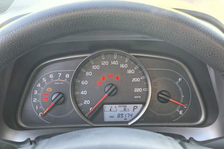 Used Toyota RAV4 2019 2.0L CVT Two-Wheel Drive Luxury Version China VI Standard Odometer Close Up