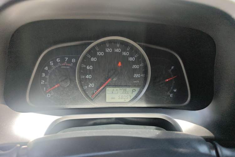 Used Toyota RAV4 2019 2.0L CVT Two-Wheel Drive Luxury Version China VI Standard Odometer Close Up