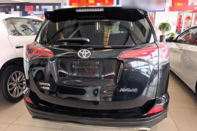 Used Toyota RAV4 2019 2.0L CVT Two-Wheel Drive Luxury Version China VI Standard Rear