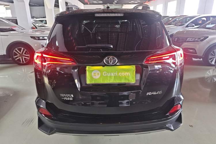 Used Toyota RAV4 2019 2.0L CVT Two-Wheel Drive Luxury Version China VI Standard Rear