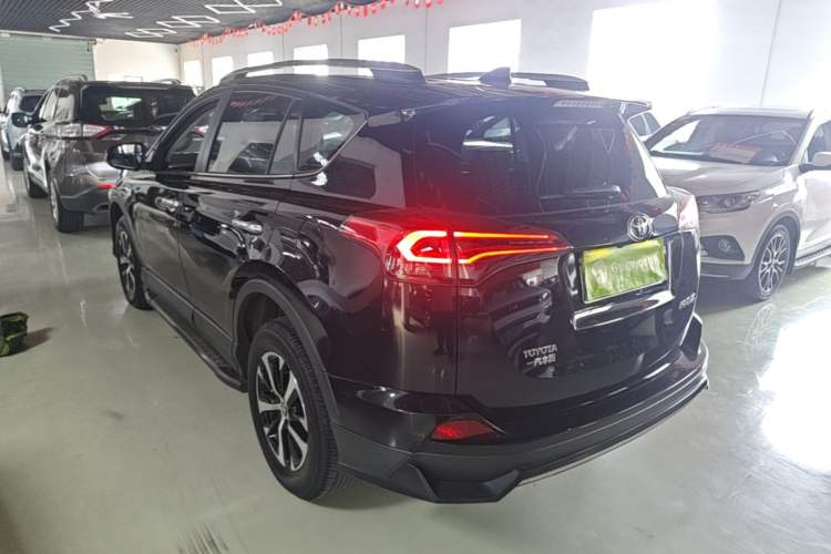 Used Toyota RAV4 2019 2.0L CVT Two-Wheel Drive Luxury Version China VI Standard Rear Left 45 Deg