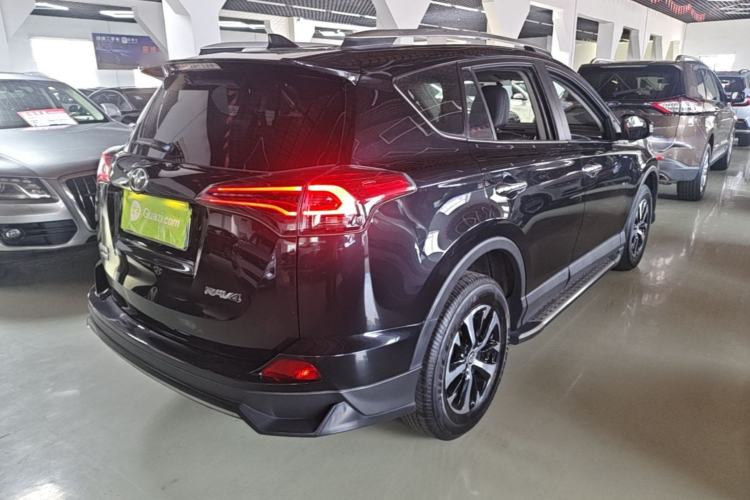 Used Toyota RAV4 2019 2.0L CVT Two-Wheel Drive Luxury Version China VI Standard Rear Right 45 Deg