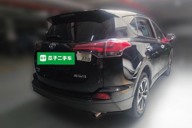 Used Toyota RAV4 2019 2.0L CVT Two-Wheel Drive Luxury Version China VI Standard Rear Right 45 Deg