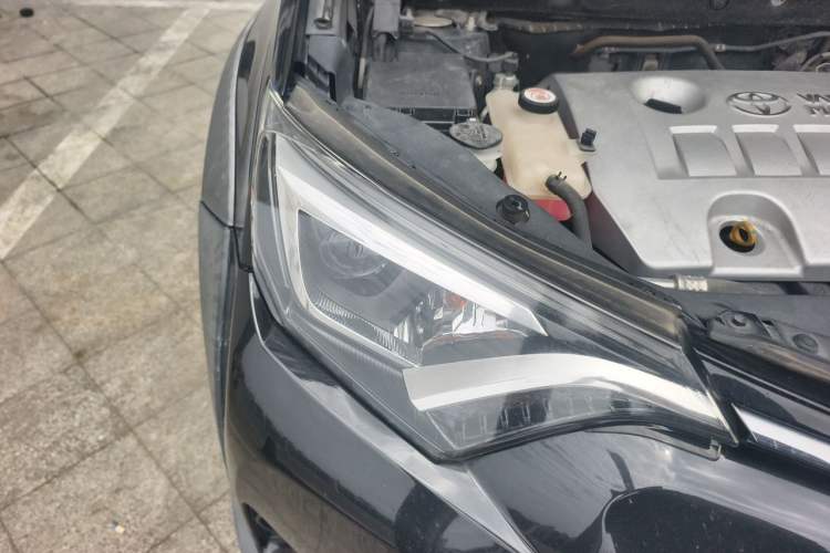 Used Toyota RAV4 2019 2.0L CVT Two-Wheel Drive Fashion X Limited Edition China VI Standard Right Front Headlight