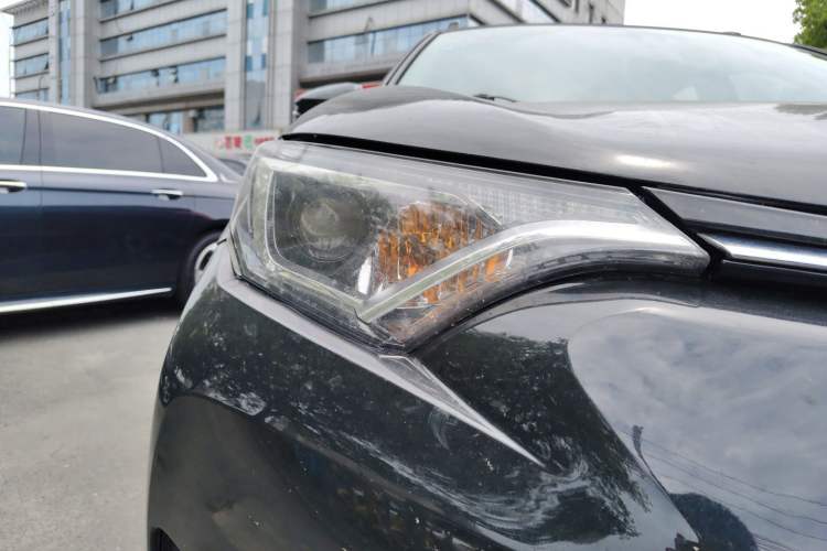 Used Toyota RAV4 2019 2.0L CVT Two-Wheel Drive Pioneer Edition China V Standard Right Front Headlight