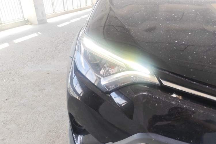 Used Toyota RAV4 2019 2.0L CVT Two-Wheel Drive Fashion X Limited Edition China V Standard Right Front Headlight