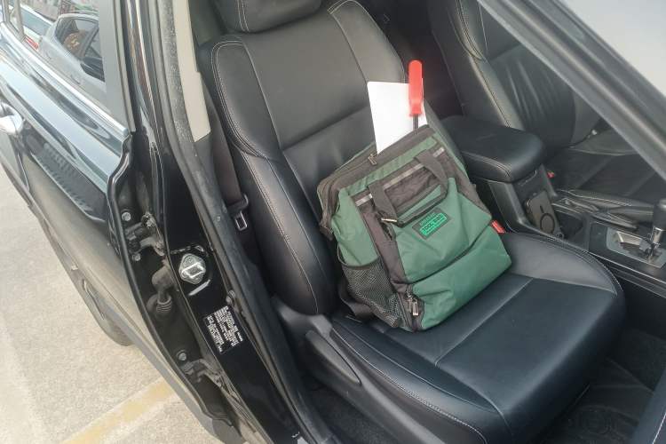 Used Toyota RAV4 2019 2.0L CVT Two-Wheel Drive ZhiShang Version China VI Standard Right Front Seat