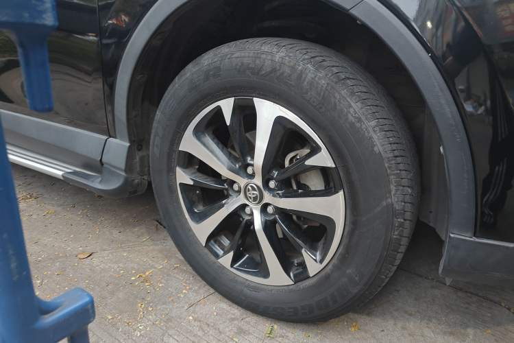 Used Toyota RAV4 2019 2.0L CVT Two-Wheel Drive Pioneer Edition China VI Standard Right Front Wheel Hub