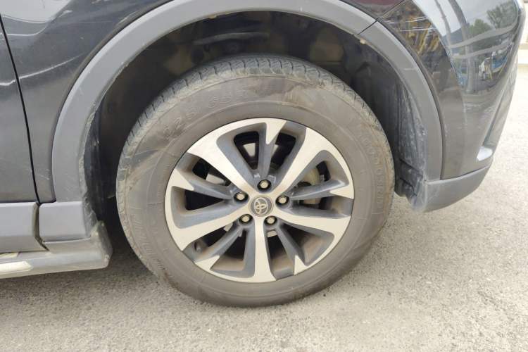 Used Toyota RAV4 2019 2.0L CVT Two-Wheel Drive Pioneer Edition China V Standard Right Front Wheel Hub