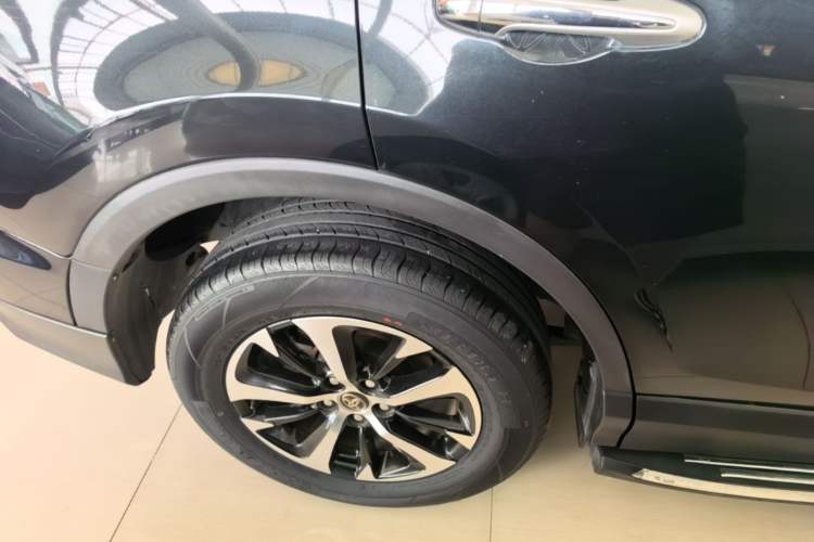 Used Toyota RAV4 2019 2.0L CVT Two-Wheel Drive Luxury Version China VI Standard Right Rear Wheel Hub