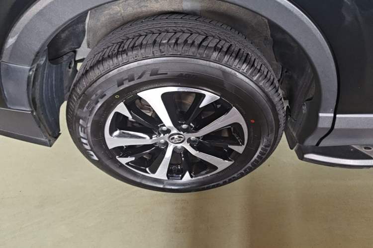 Used Toyota RAV4 2019 2.0L CVT Two-Wheel Drive Luxury Version China VI Standard Right Rear Wheel Hub