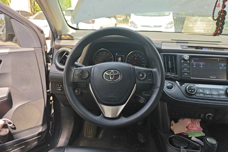 Used Toyota RAV4 2019 2.0L CVT Two-Wheel Drive Fashion X Limited Edition China VI Standard Steering Wheel