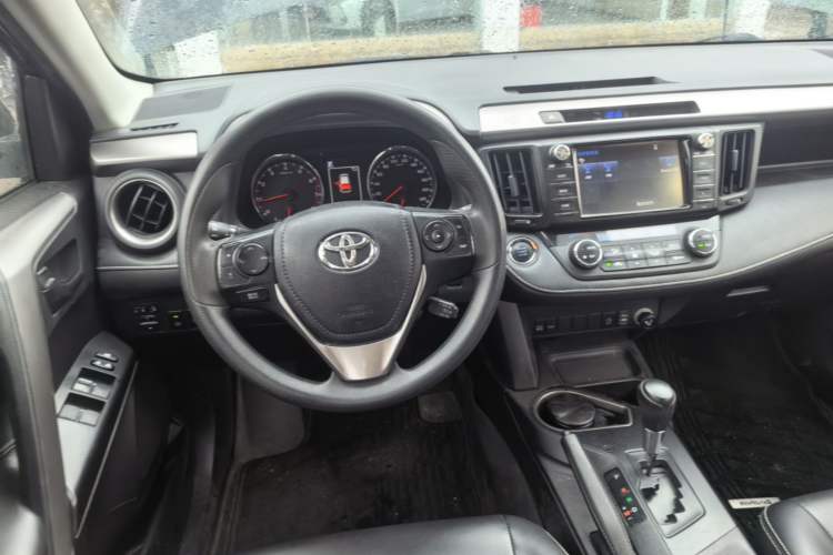 Used Toyota RAV4 2019 2.0L CVT Two-Wheel Drive Fashion X Limited Edition China VI Standard Steering Wheel