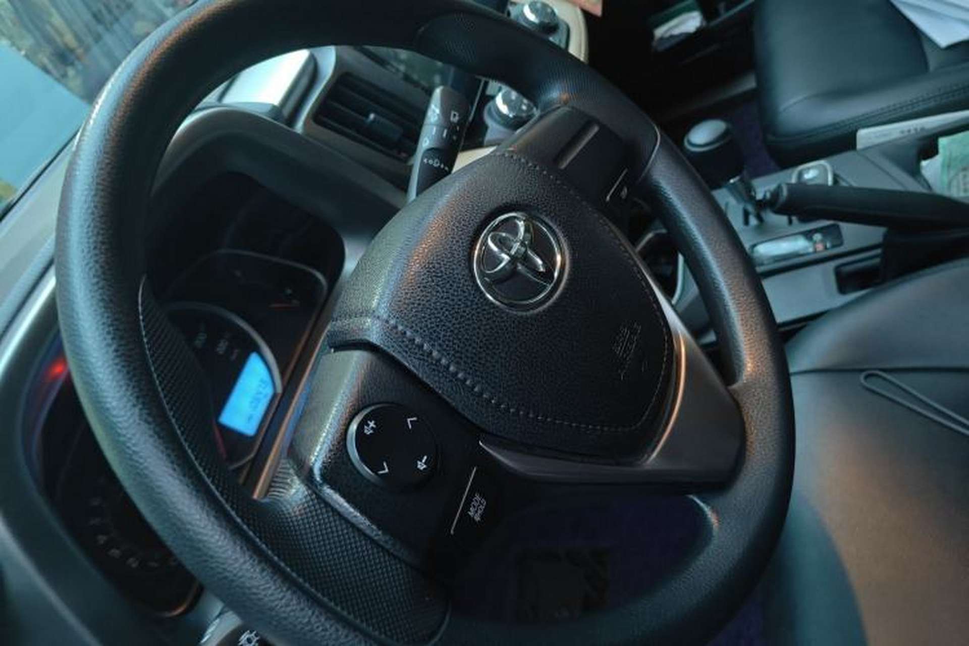 Used Toyota RAV4 2019 2.0L CVT Two-Wheel Drive Pioneer Edition China VI Standard Steering Wheel