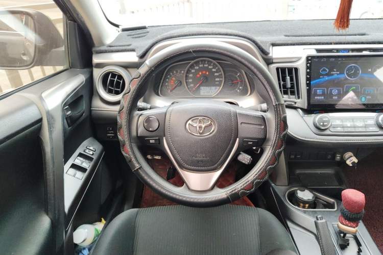 Used Toyota RAV4 2019 2.0L CVT Two-Wheel Drive Pioneer Edition China V Standard Steering Wheel