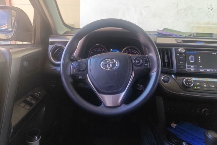 Used Toyota RAV4 2019 2.0L CVT Two-Wheel Drive Fashion X Limited Edition China V Standard Steering Wheel
