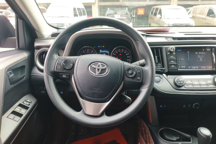 Used Toyota RAV4 2019 2.0L CVT Two-Wheel Drive Fashion X Limited Edition China VI Standard Steering Wheel