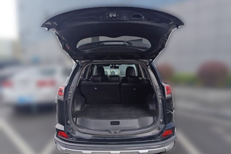 Used Toyota RAV4 2019 2.0L CVT Two-Wheel Drive Fashion X Limited Edition China VI Standard Trunk