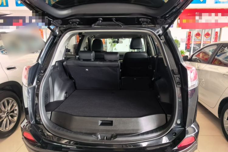 Used Toyota RAV4 2019 2.0L CVT Two-Wheel Drive Luxury Version China VI Standard Trunk