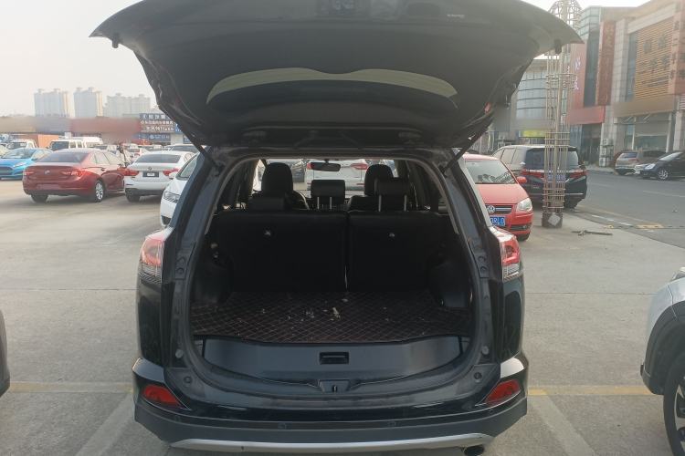 Used Toyota RAV4 2019 2.0L CVT Two-Wheel Drive ZhiShang Version China VI Standard Trunk
