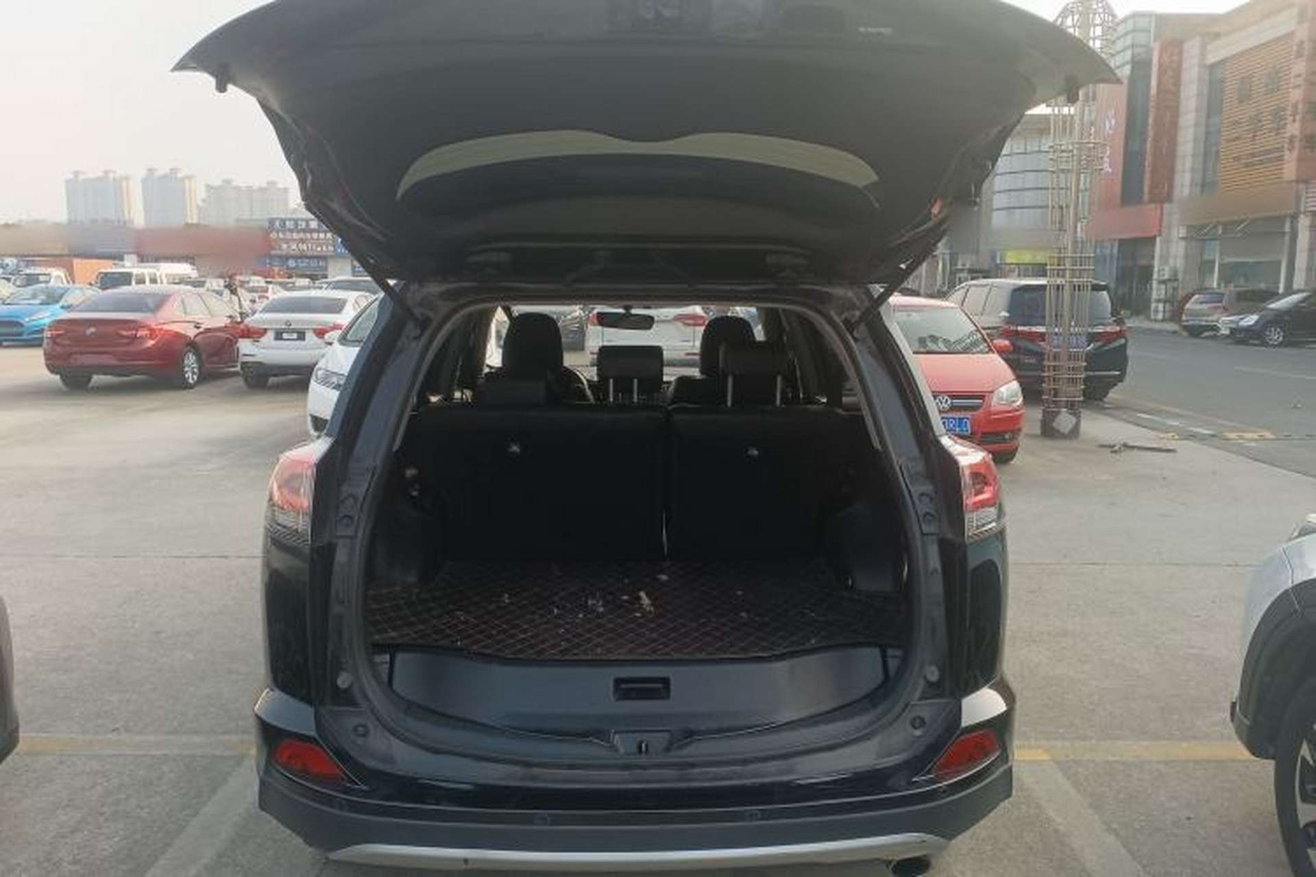 Used Toyota RAV4 2019 2.0L CVT Two-Wheel Drive ZhiShang Version China VI Standard Trunk