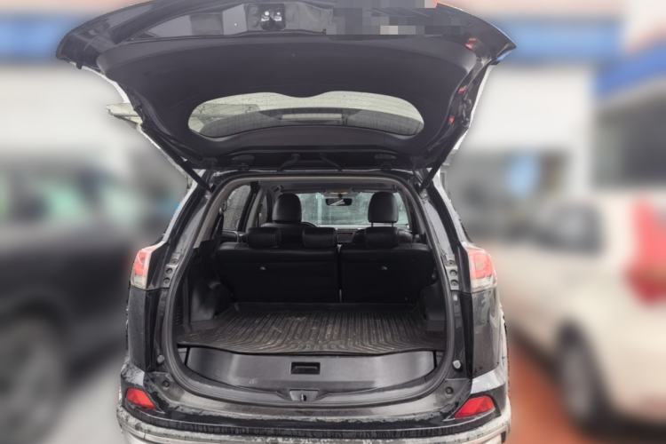 Used Toyota RAV4 2019 2.0L CVT Two-Wheel Drive Fashion X Limited Edition China VI Standard Trunk