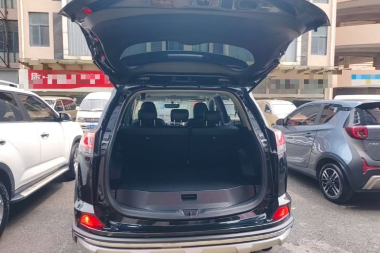 Used Toyota RAV4 2019 2.0L CVT Two-Wheel Drive Fashion X Limited Edition China VI Standard Trunk